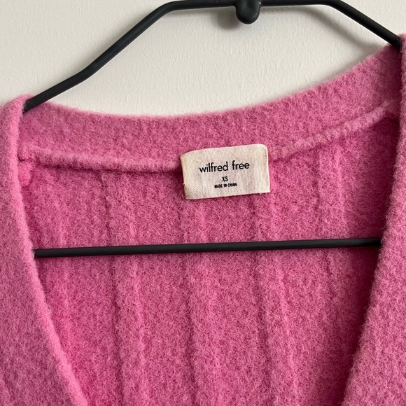 Aritzia 'Hush Knit' Wilfred Bubblegum Pink V-neck fitted cardigan - Picture 3 of 5